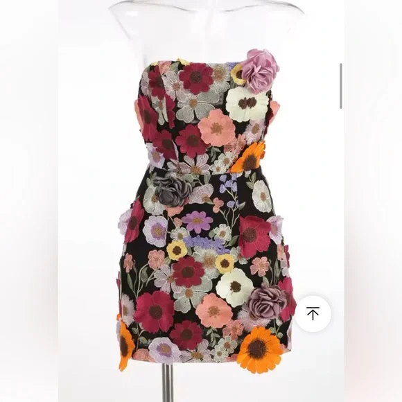 Elegant Floral Strapless Dress - Picture 3 of 4